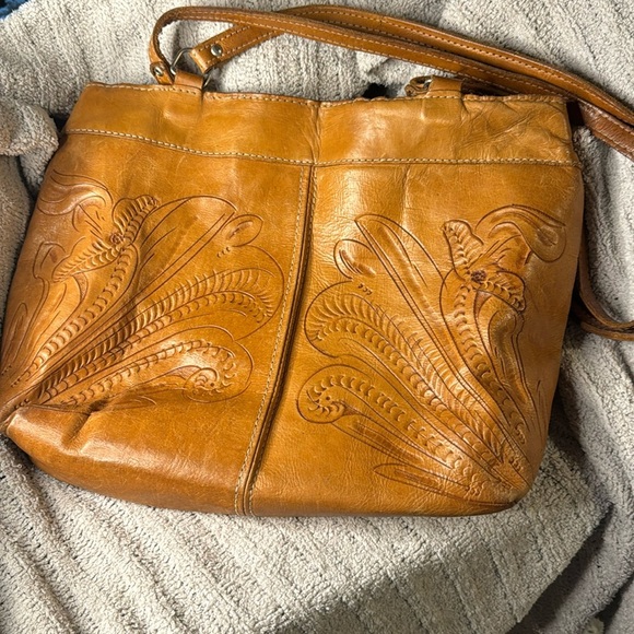 Buttery Soft Hand tooled Vintage Leather Shoulder Bag- 2 Zipper Section SEE PICS - Picture 1 of 16